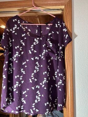 torrid Deep Purple Short-Sleeve Printed Blouse with White Floral Motif